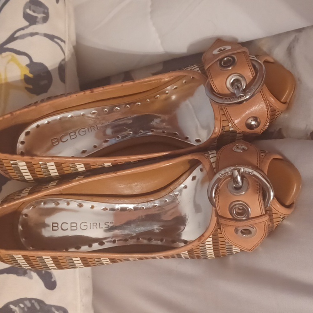Cute summer heels.
